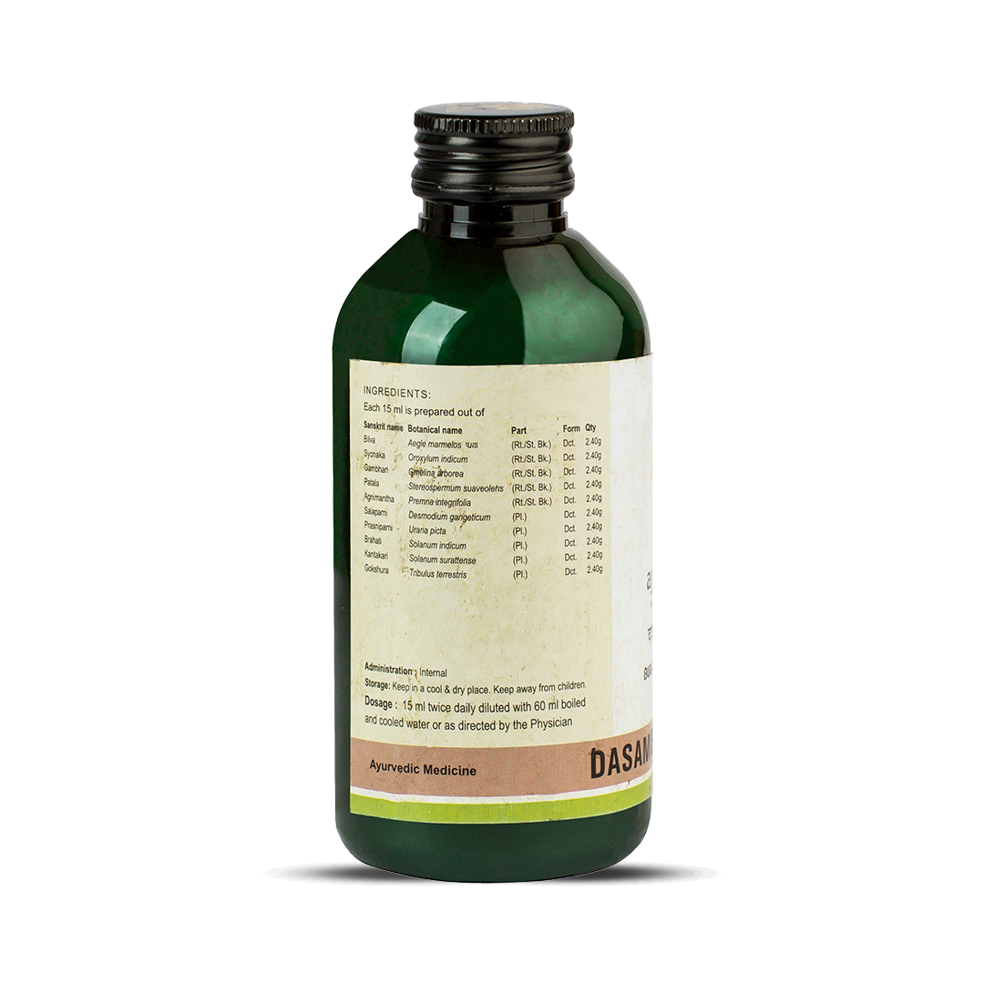 Side view of the dark green glass bottle of Kerala Ayurveda Dasamoolam Kwath, showing a detailed list of ingredients prepared per 10 ml, and administration, dosage, and storage instructions for this Ayurvedic medicine. – Kerala Ayurveda India