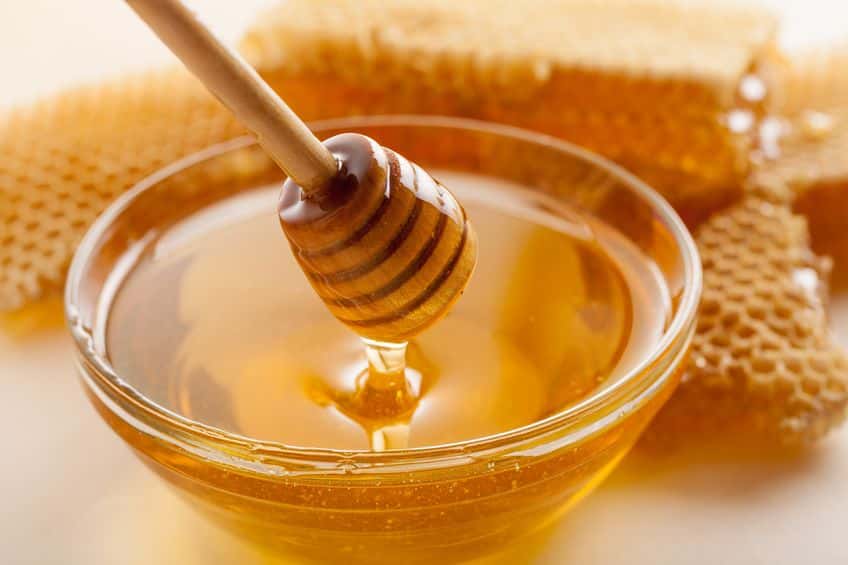 benefits of honey for treating acne and pimples